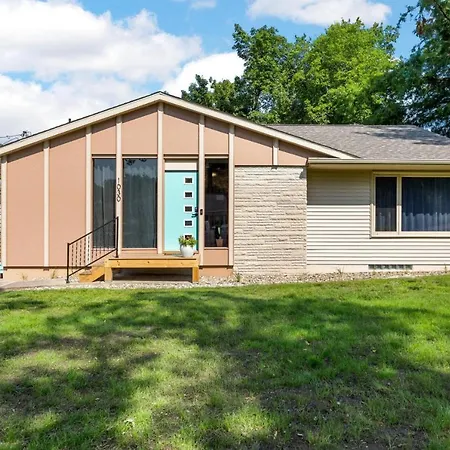 The Nifty Fifties In A Quiet Location Villa